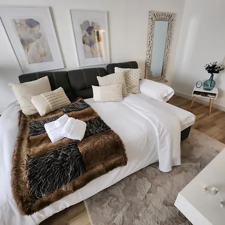 Casa Garden Edificio Rehabilitado Sin Ascensor דירה *